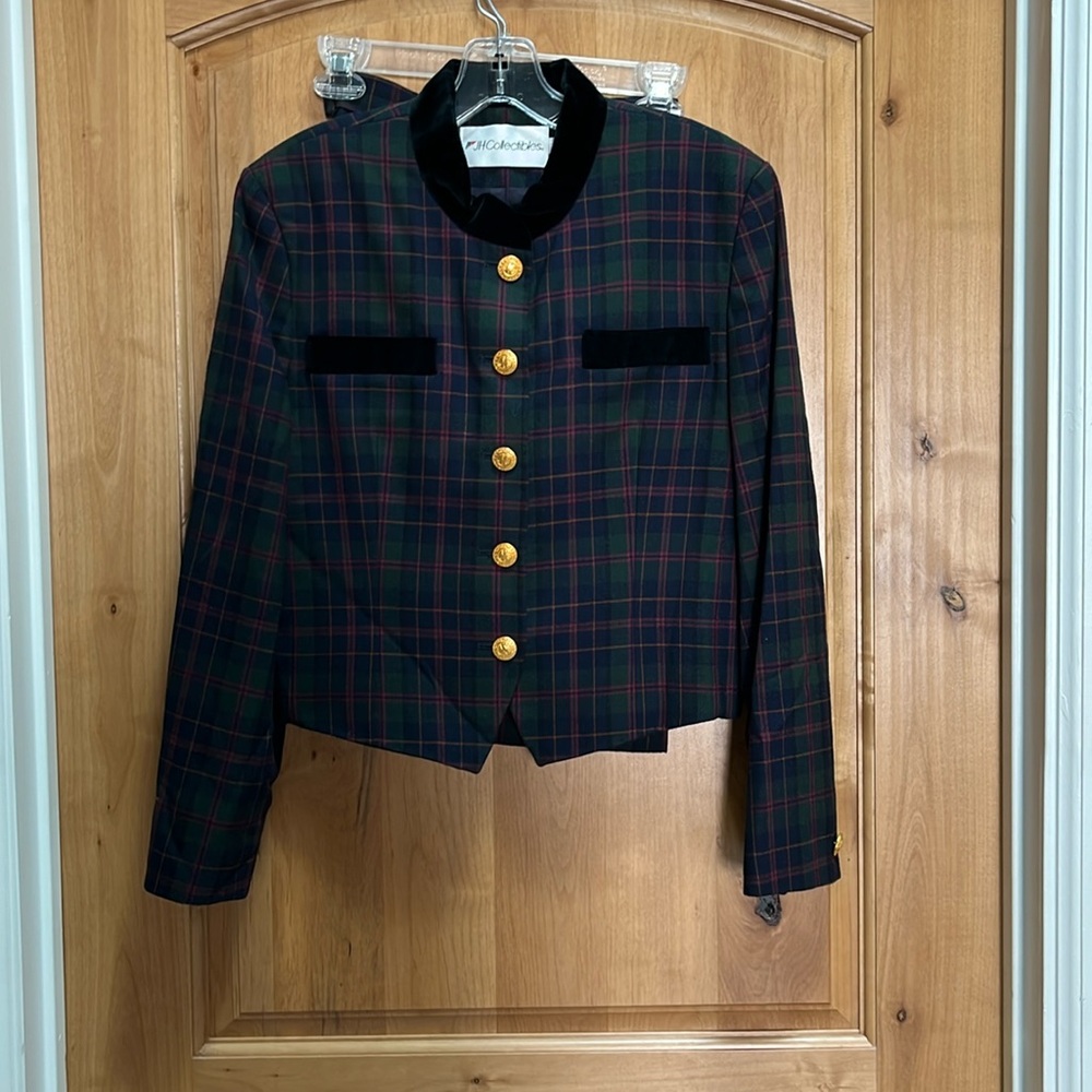 JH Collectibles 2 piece suit. Jacket and shorts
